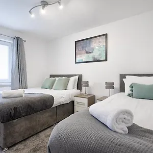 Private Parking, Garden, Close To Beach! Swansea